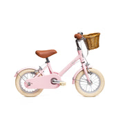 Vélo enfant Bebikeen 12 pouces rose pour enfants de 2 à 4 ans, léger, élégant et sûr, avec panier en osier naturel, vue de profil droit.